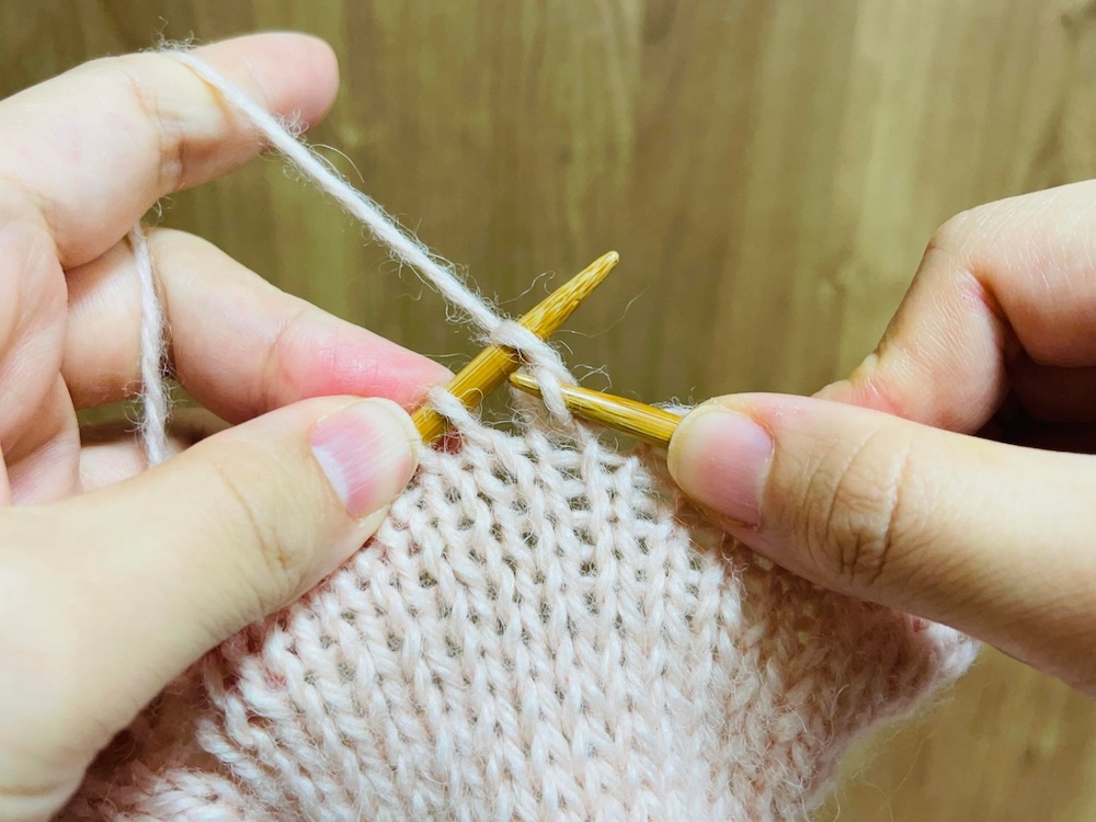 編み物作家になるには?活動内容や収入・魅力を徹底解説