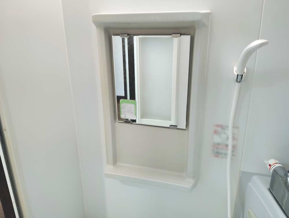 取れにくい鏡についた汚れの落とし方!綺麗にする方法や注意点・ポイントを解説