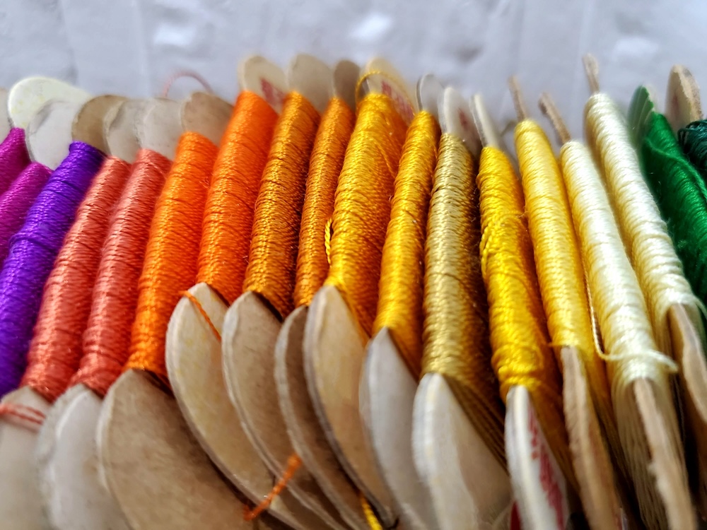 刺繍糸の正しい保管方法とは?整理アイデアや収納法を徹底解説